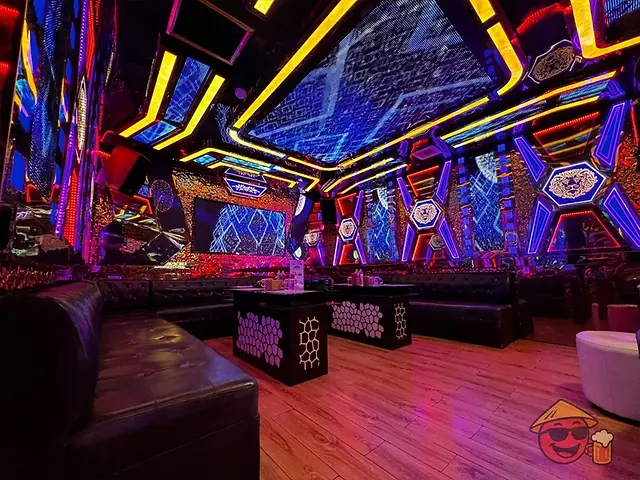 다낭 벤츠 가라오케 룸 내부 3